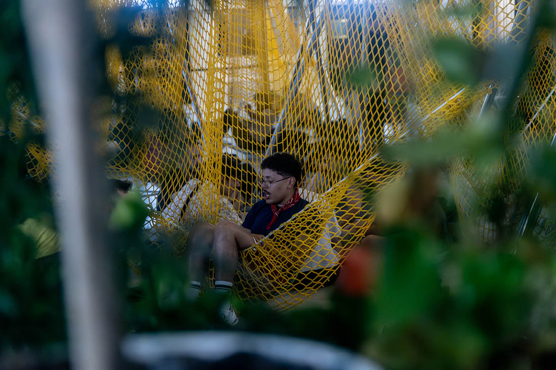 В центре Мадрида построили климатическое убежище, в котором посетители найдут покой, прохладу и чистый воздух