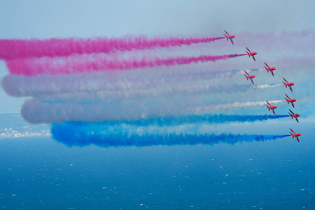 Выступление пилотажной группы на авиашоу в Истборне, Англия