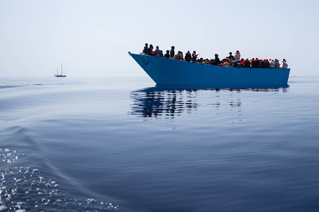 Лодка с мигрантами спасена в Средиземноморье