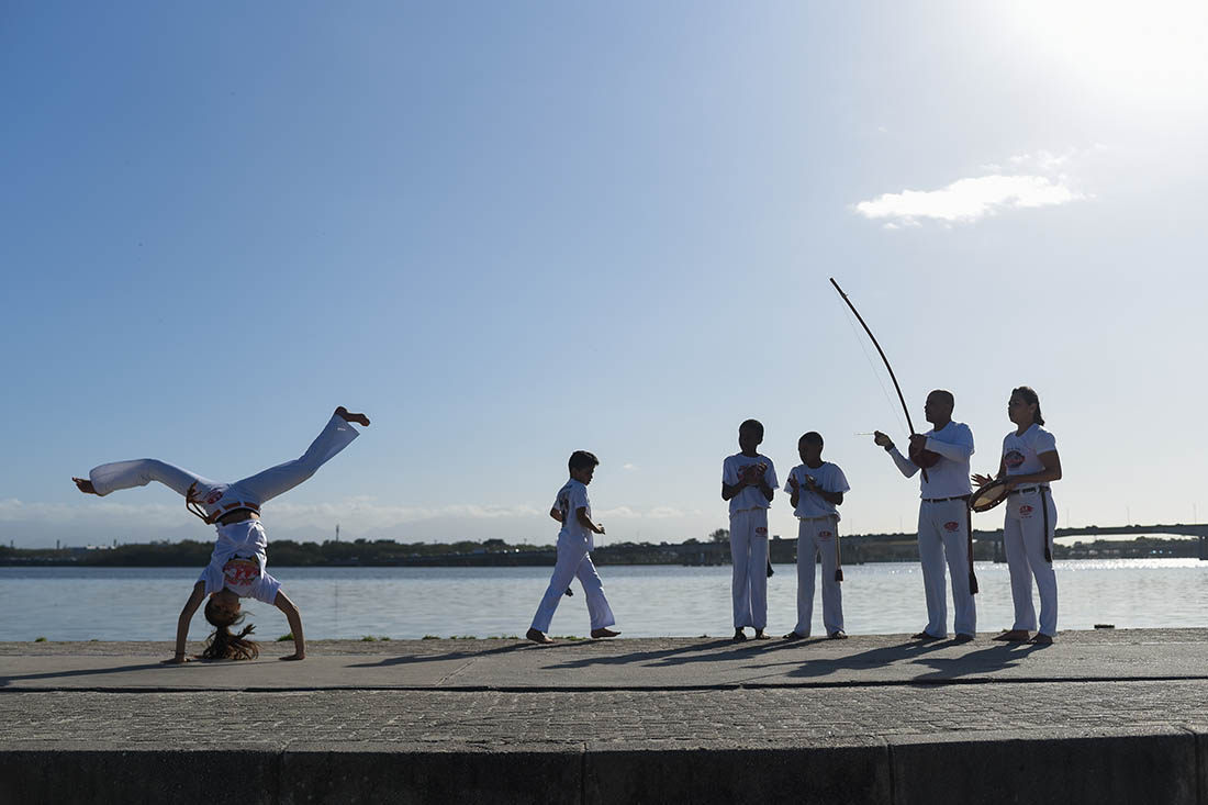 Мастера капоэйры показали свои умения в Рио-де-Жанейро