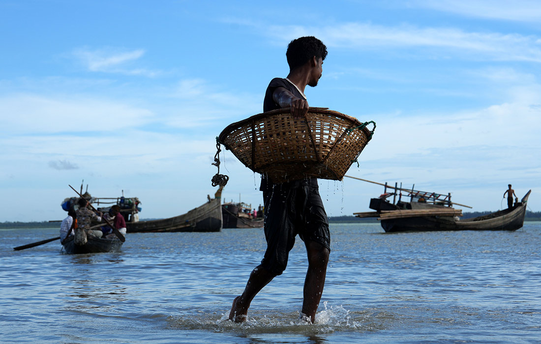 Повседневная жизнь в рыболовном порту Кокс-Базар на юго-востоке Бангладеш