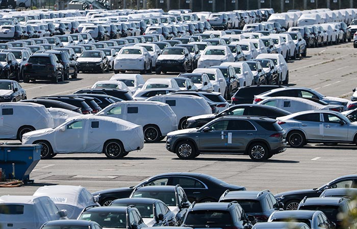 Главу ЕК призвали отменить план запрета продаж машин с двигателями внутреннего сгорания