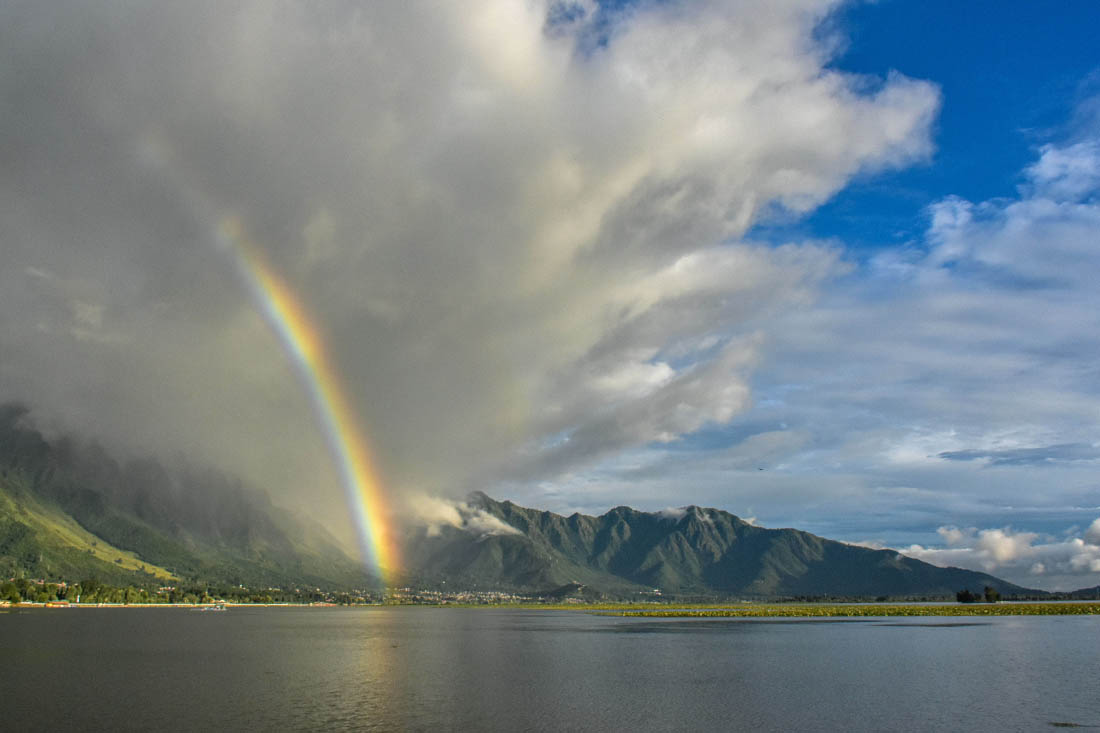 Красивая радуга показалась в Сринагаре