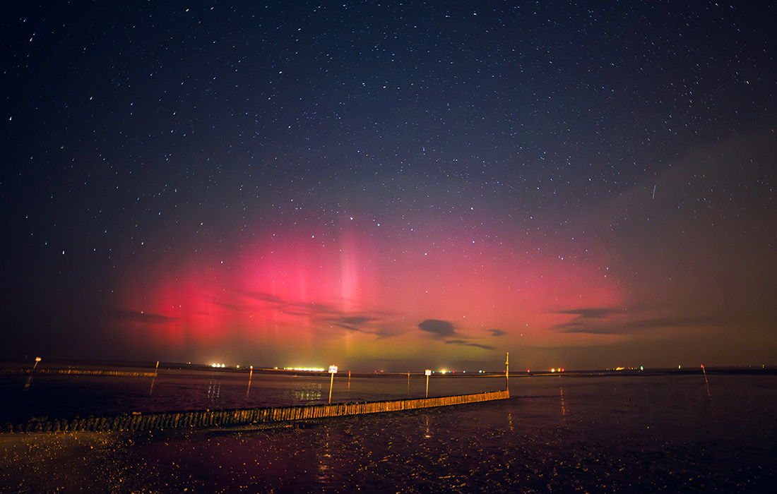 Северное сияние над Северным морем в Германии