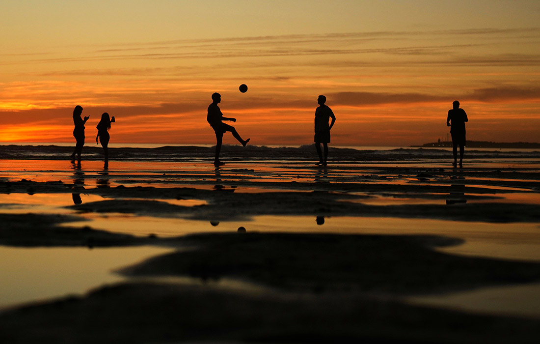 Закат на пляже в Кониль-де-ла-Фронтера, Испания