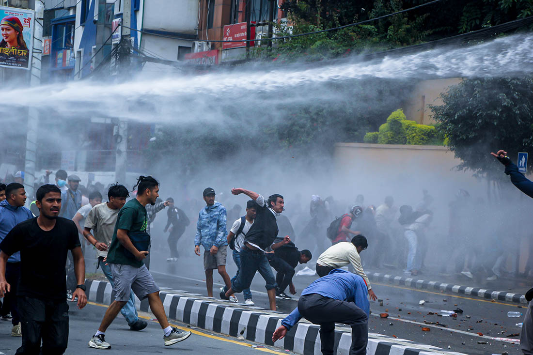 Премьер-министр Непала Кхарда Прасад Шарма Оли во вторник подал в отставку на фоне беспорядков