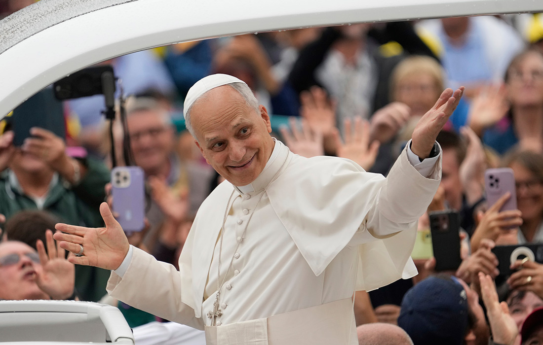 Папа Лев XIV во время еженедельной аудиенции на площади Святого Петра в Ватикане