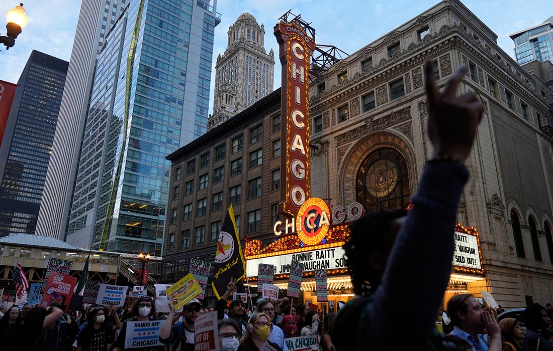 Акция в Чикаго против операции Midway Blitz, направленной против нелегальных мигрантов