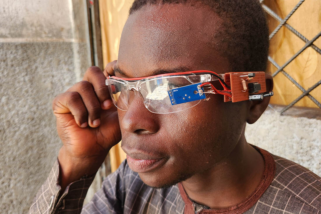 Очки, которые не дают заснуть уставшим водителям благодаря звуковому оповещению