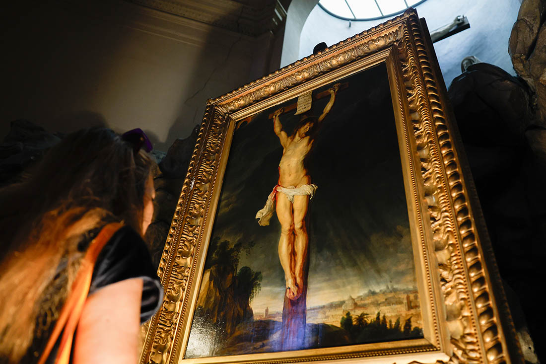 Недавно обнаруженная картина Рубенса "Христос на кресте" представлена в Париже