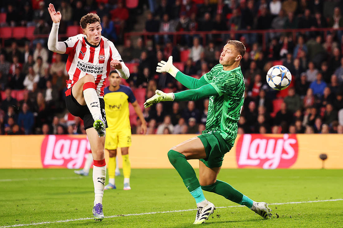 Матч между ПСВ и "Юнион Сент-Жиллуаз"