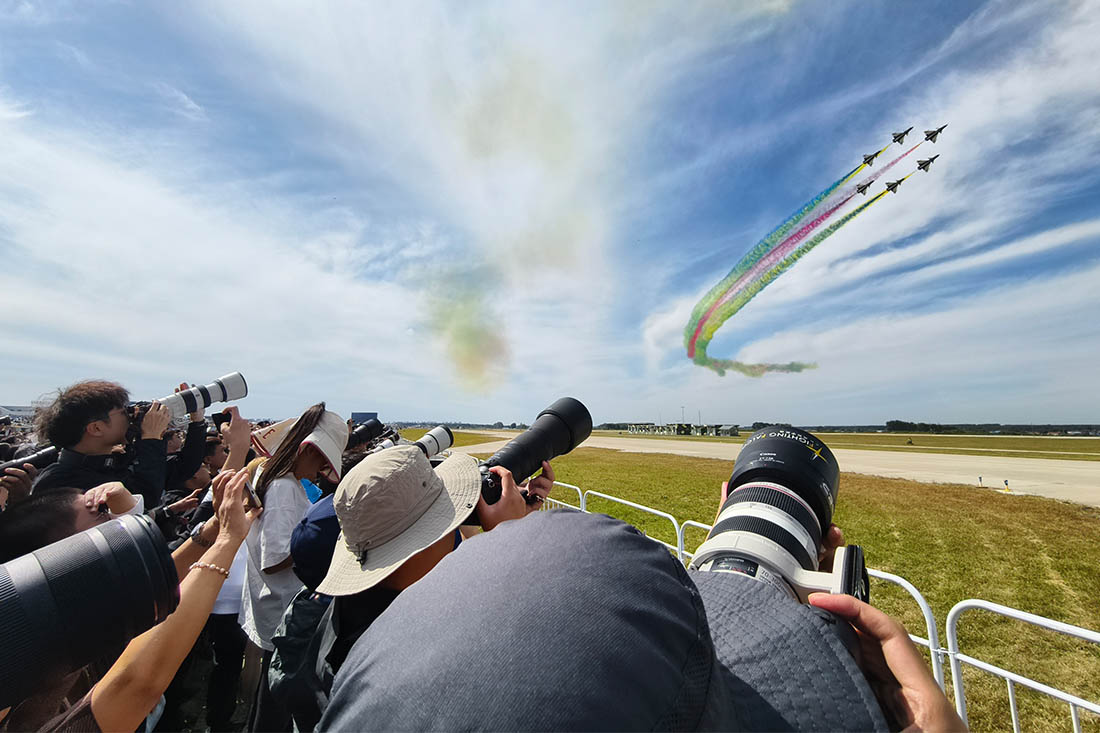 Полеты пилотажных групп на авиашоу в Чанчуне, Китай