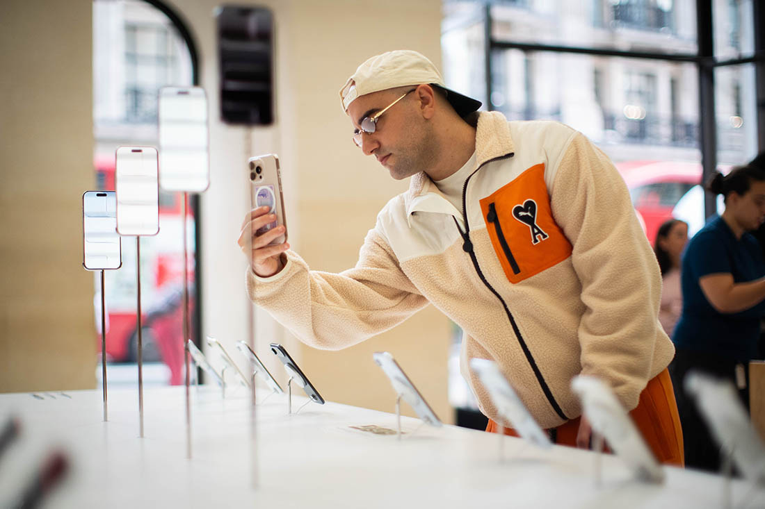 Свежие айфоны поступили в продажу