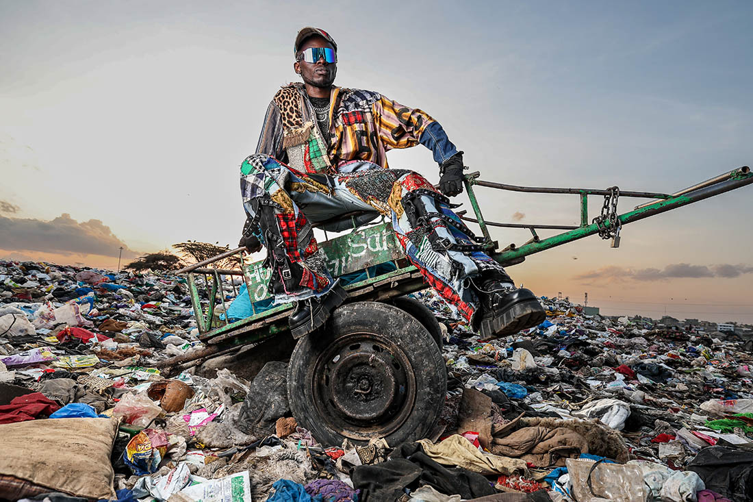 Дизайнер из Кении Морган Азеди шьет одежду из текстильных отходов