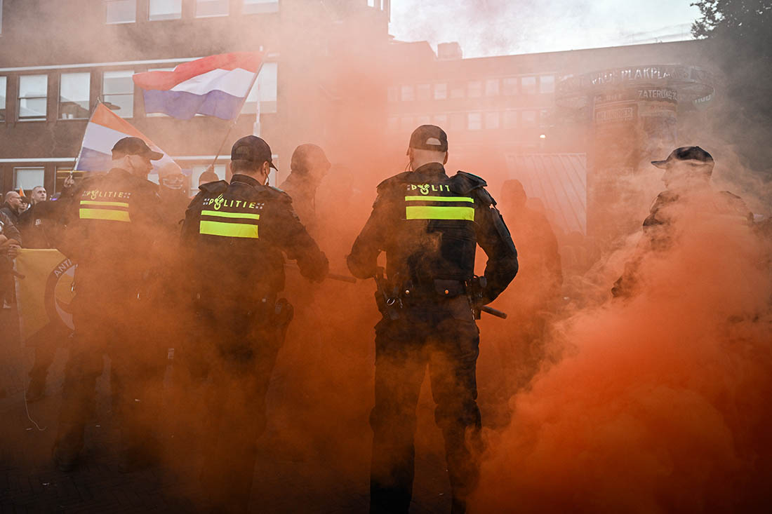 Столкновения сторонников и противников обустройства центра для беженцев произошли в Нидерландах