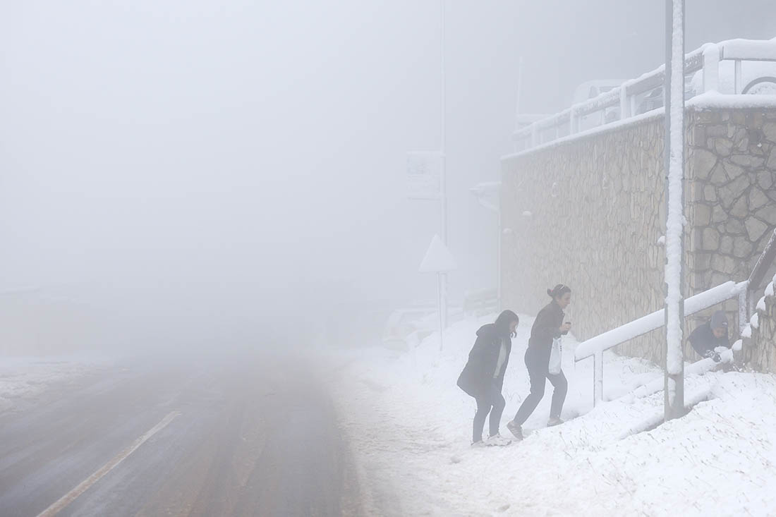 Снег выпал в окрестностях Сараева в Боснии и Герцеговине