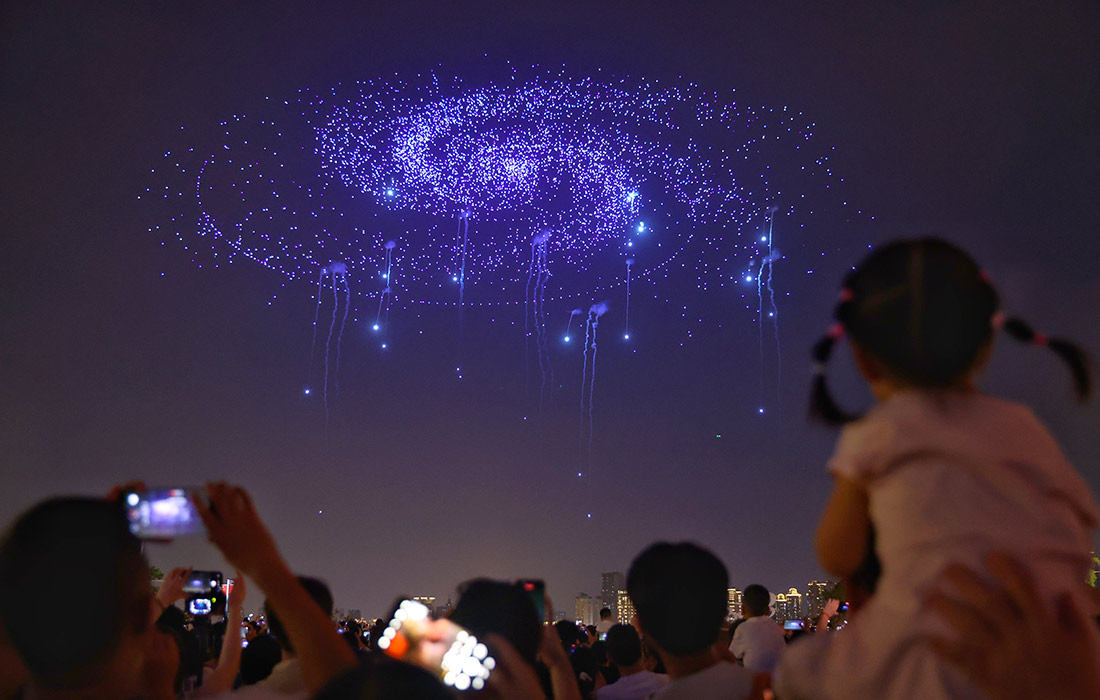 Шоу дронов, посвященное 76-й годовщине образования Китайской Народной Республики