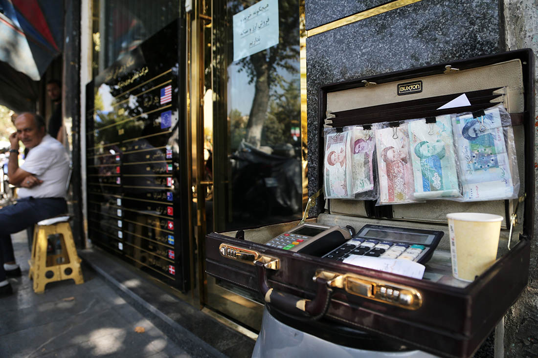 Иран принял закон о деноминации своей национальной валюты