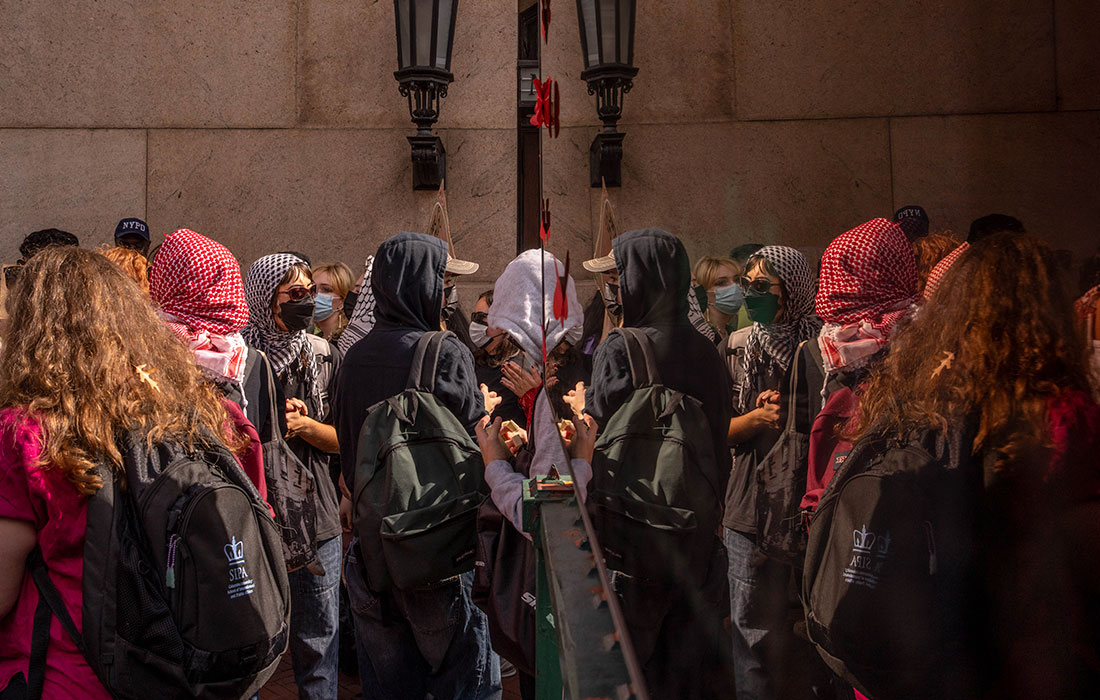 Акции протеста в защиту Палестины у здания Колумбийского университета в Нью-Йорке