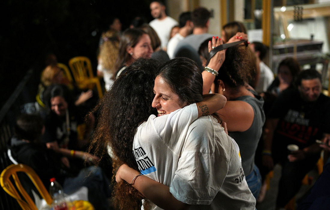 Жители Тель-Авива празднуют соглашение Израиля и ХАМАС о перемирии в секторе Газа