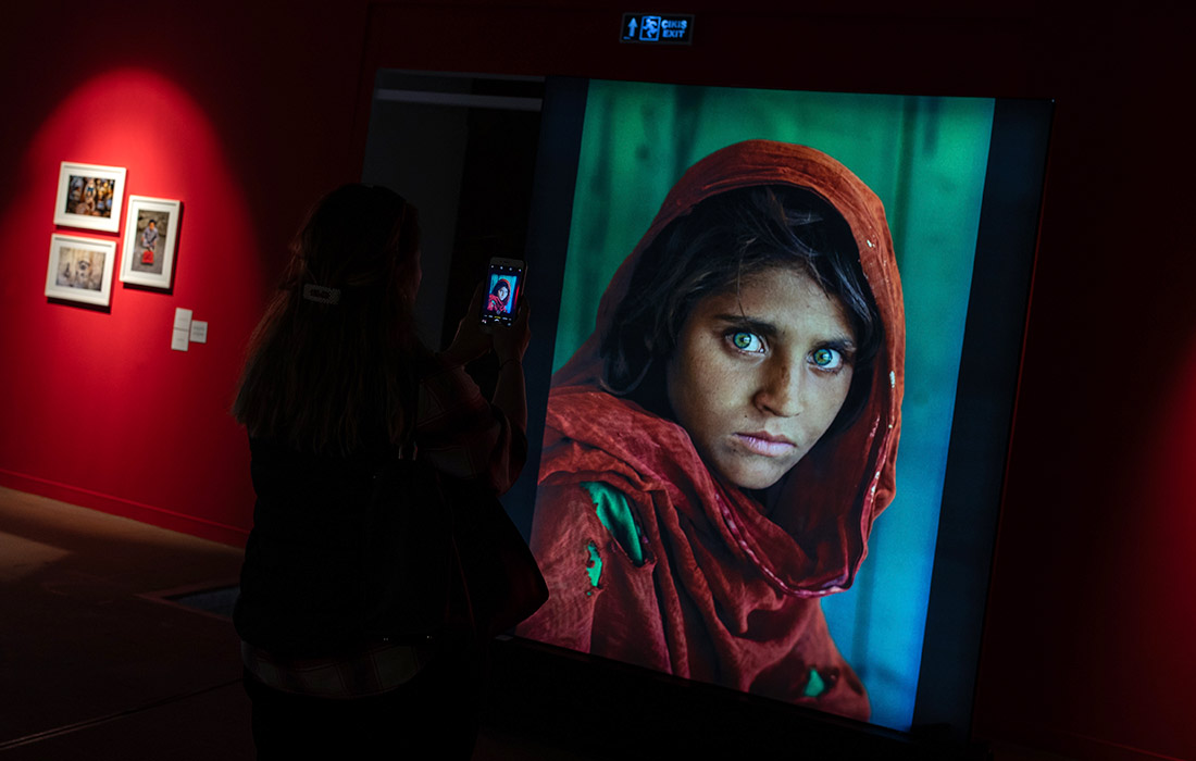 Выставка американского фотожурналиста Стива Маккарри Haunted Eye в Стамбуле