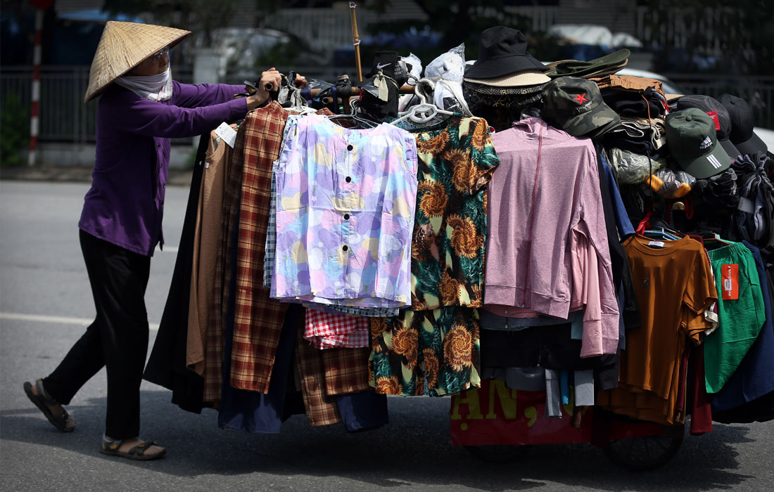 Уличный торговец в Ханое, Вьетнам