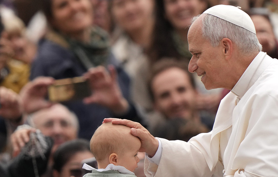 Папа Лев XIV прибыл на еженедельную аудиенцию на площадь Святого Петра в Ватикане