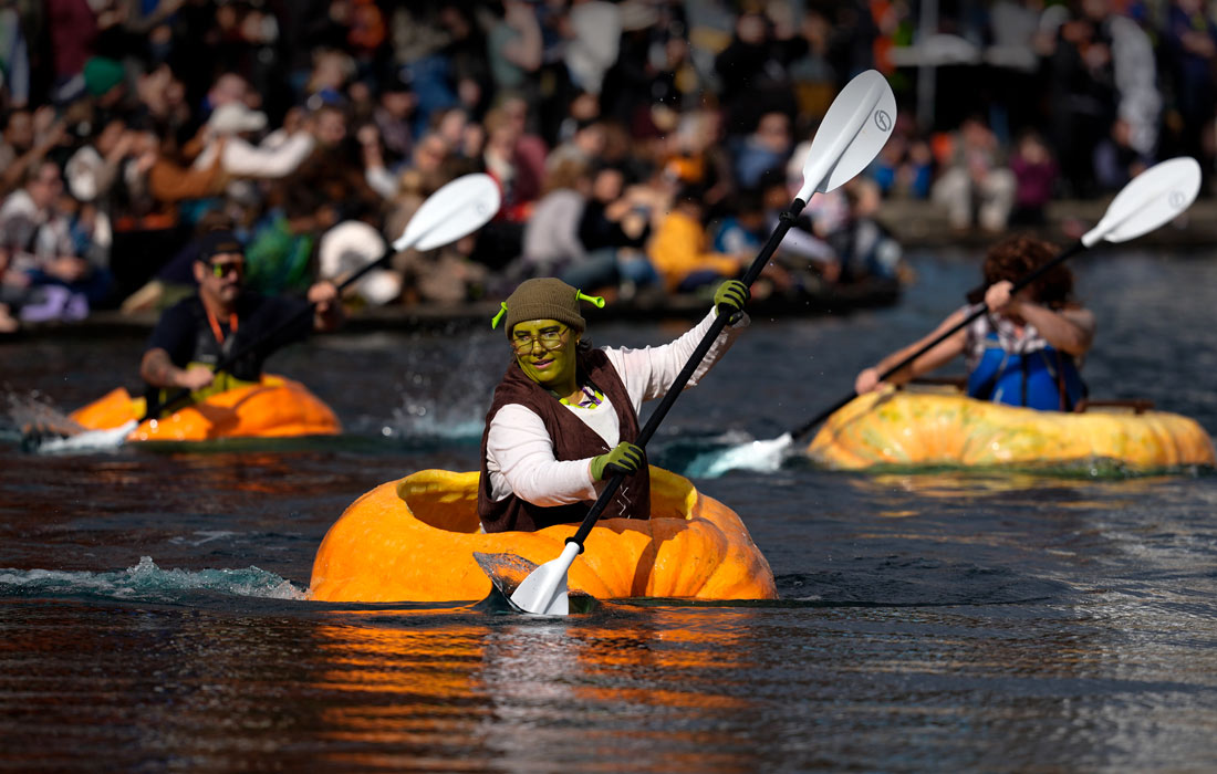 Гонка на гигантских тыквах в американском штате Орегон