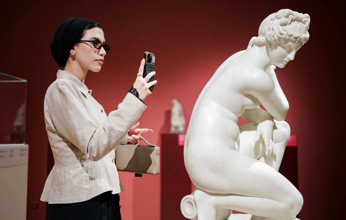 В Национальной картинной галерее Армении открылась выставка "Форма образа: диалог искусства и моды"