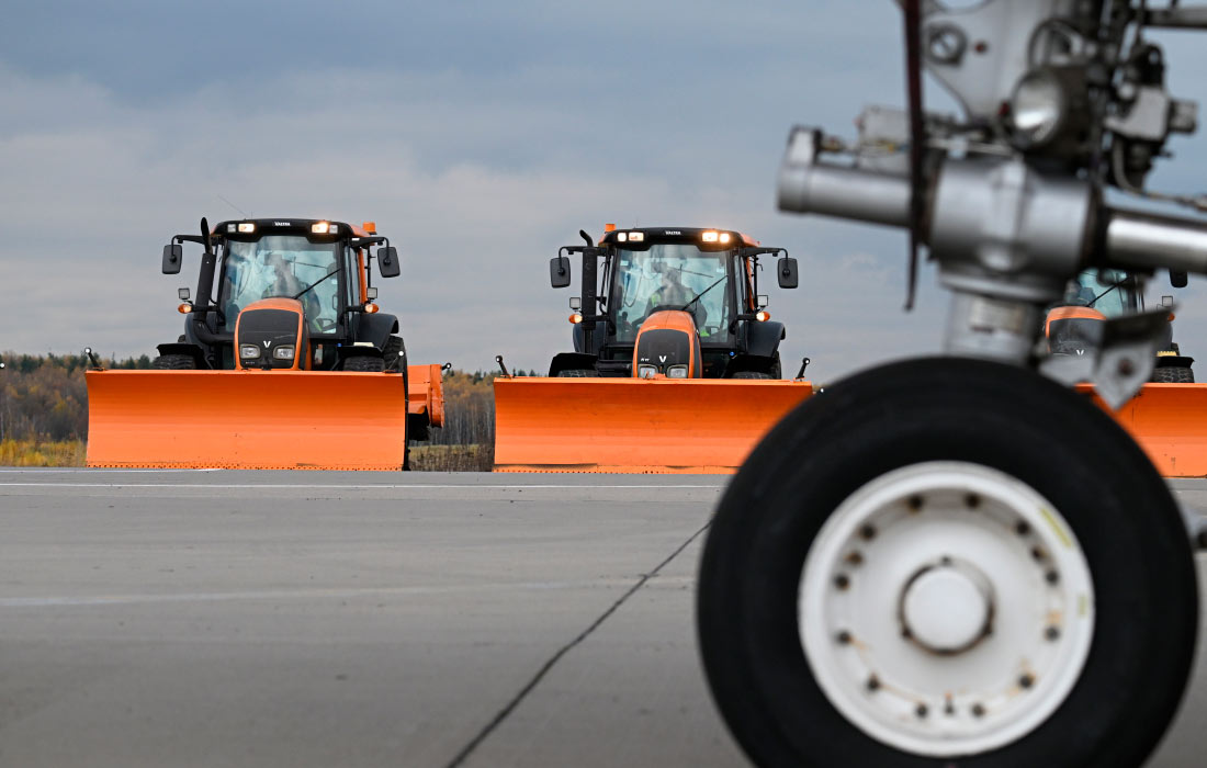 Парад зимней техники в аэропорту Домодедово в Москве