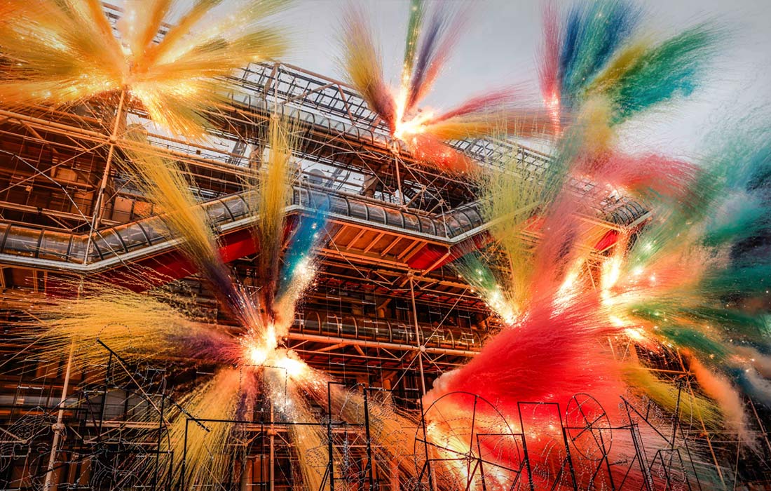 Пиротехническое шоу китайского художника Цай Гоцяна на фасаде Центра Помпиду в Париже