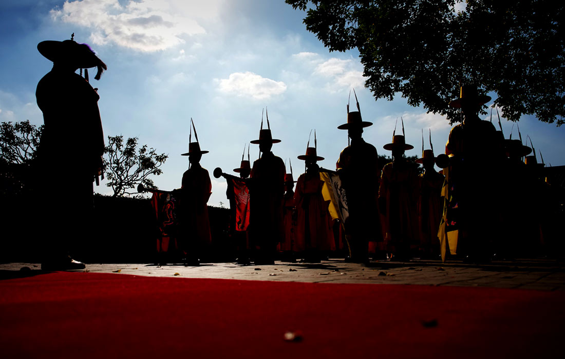 Подготовка к встрече президента США Дональда Трампа в Национальном музее Кенджу, Южная Корея