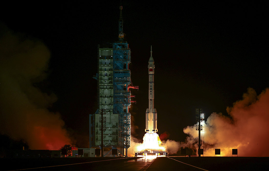 Запуск пилотируемого корабля "Шэньчжоу-21" в Китае