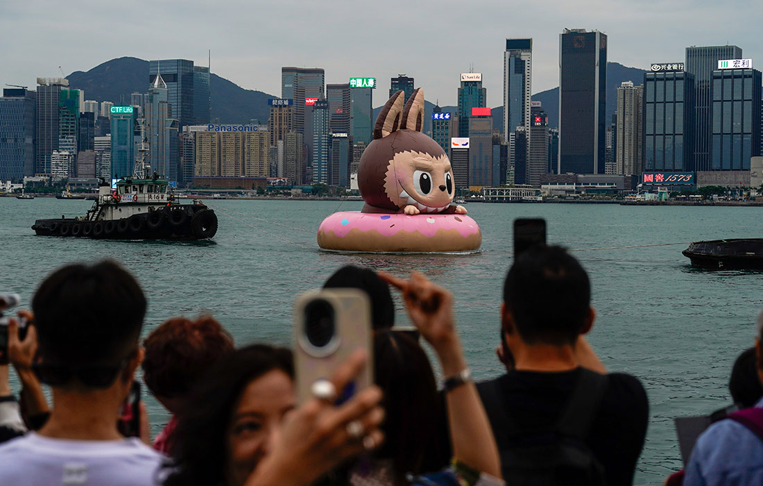 Водный парад в бухте Виктория в Гонконге