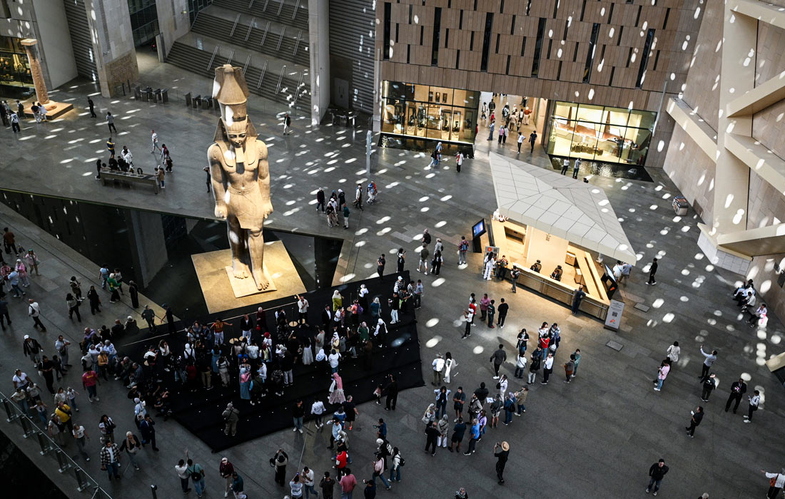 Новый Большой Египетский музей открылся близ Каира. В нем представлены около 50 тысяч экспонатов, а также ряд виртуальных экспозиций.