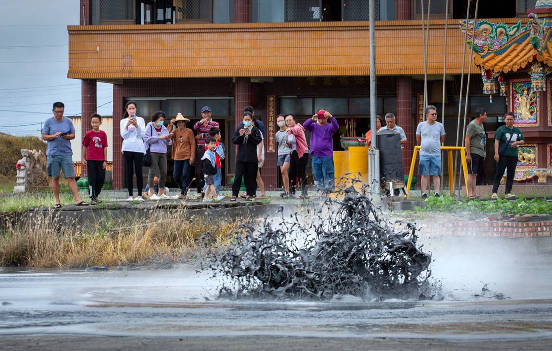 Извержение грязевого вулкана на юге Тайваня