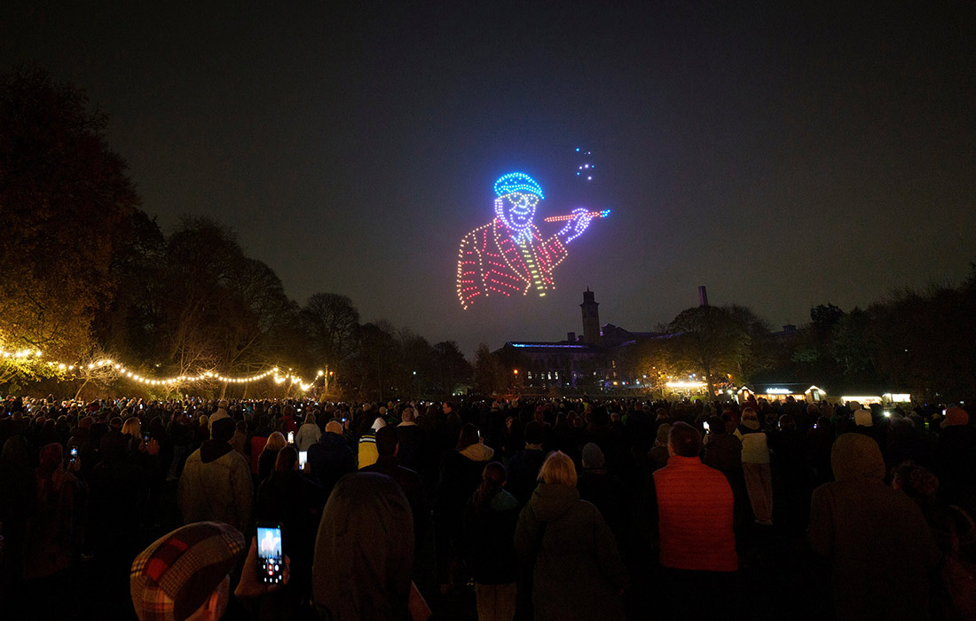 Шоу дронов, посвященное британскому художнику Дэвиду Хокни, в Бредфорде