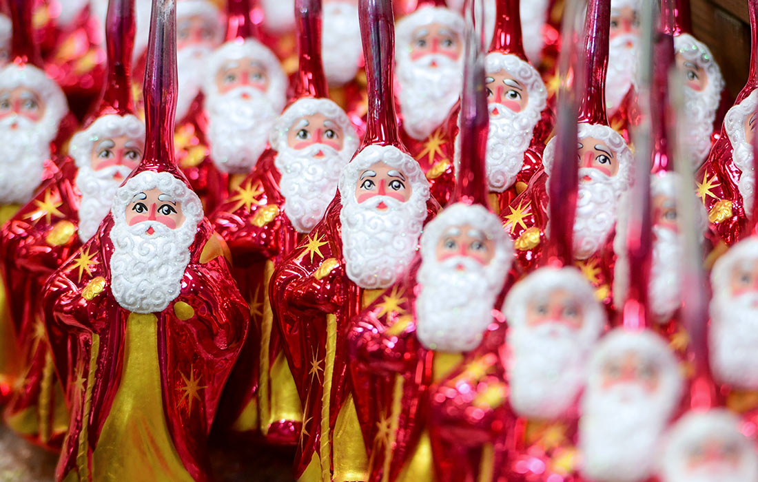 Производство новогодних игрушек на фабрике "Бирюсинка" в Красноярске