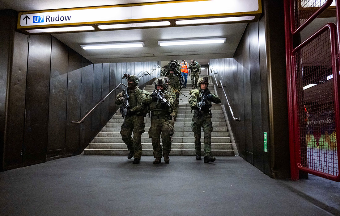 Антитеррористические учения в туннеле берлинской станции метро