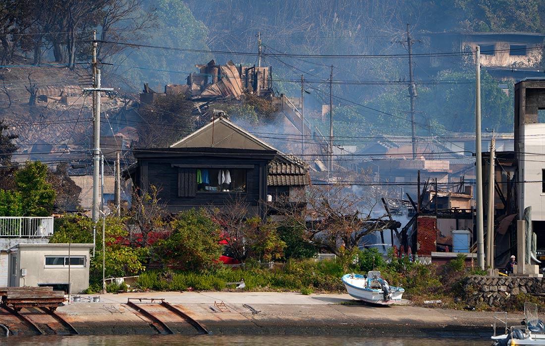 Один человек числится пропавшим, 170 домов сгорели в результате пожара в японском Оита