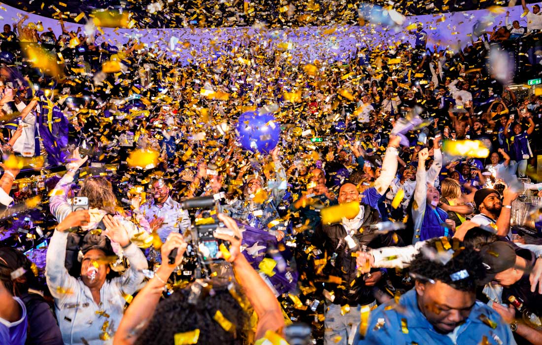 Сборная Кюрасао впервые завоевала путевку на чемпионат мира по футболу. Тренирует сборную экс-наставник сборной России и петербургского "Зенита" Дик Адвокат.