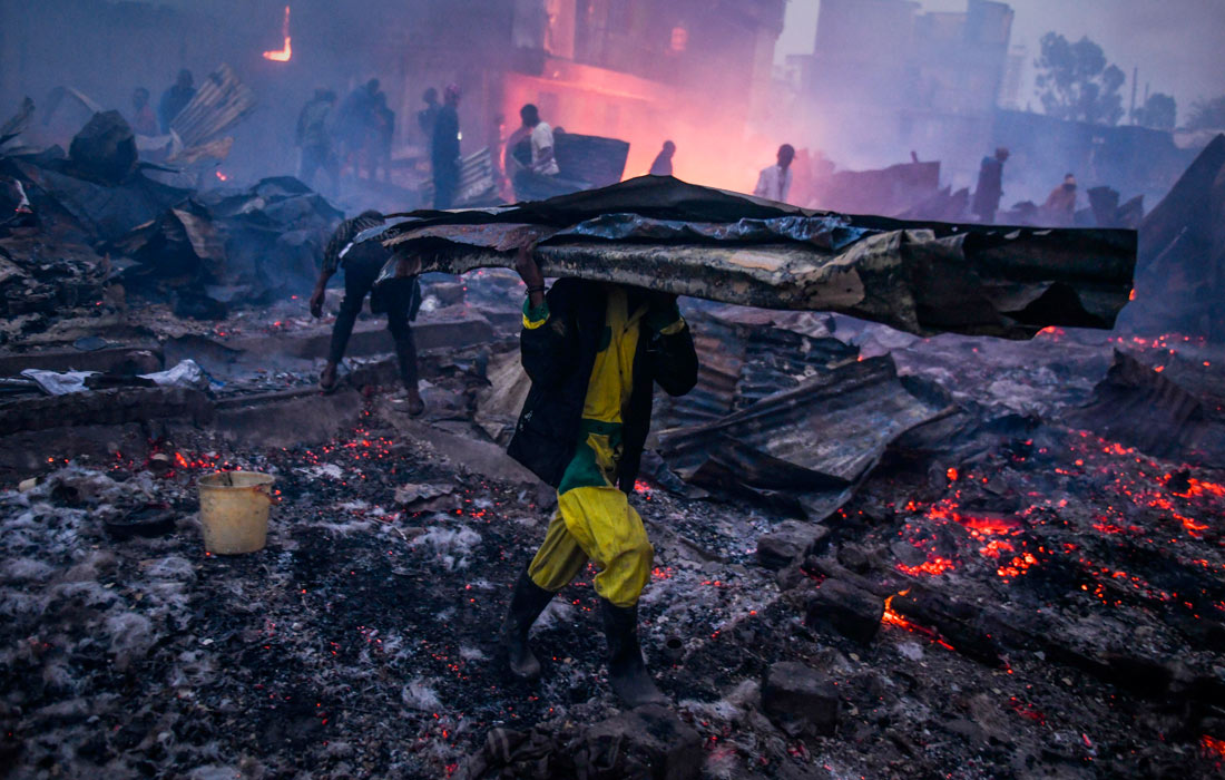 Крупный пожар в Найроби (Кения) уничтожил множество жилых домов