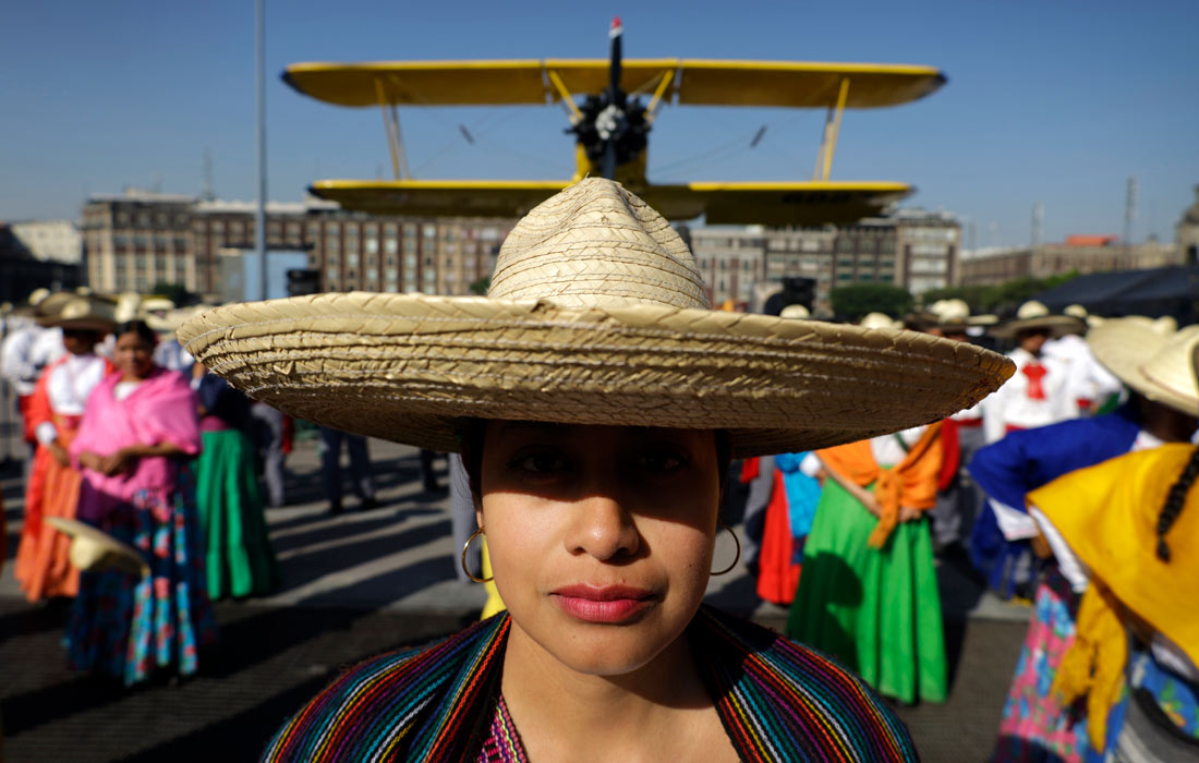 Парад, посвященный 115-й годовщине Мексиканской революции в Мехико