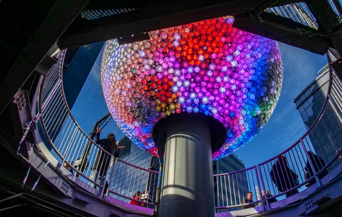 Новогодний шар установили на Таймс-сквер в Нью-Йорке