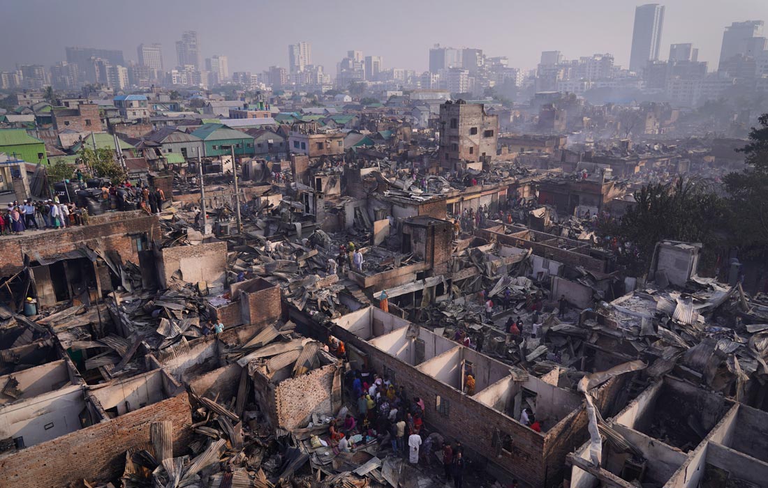 Последствия пожара в трущобах Дакки, Бангладеш