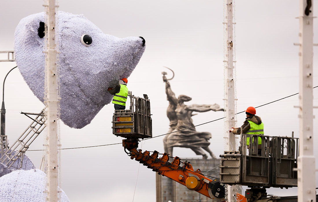 Установка светящихся медведей в парке "Акведук" в Москве