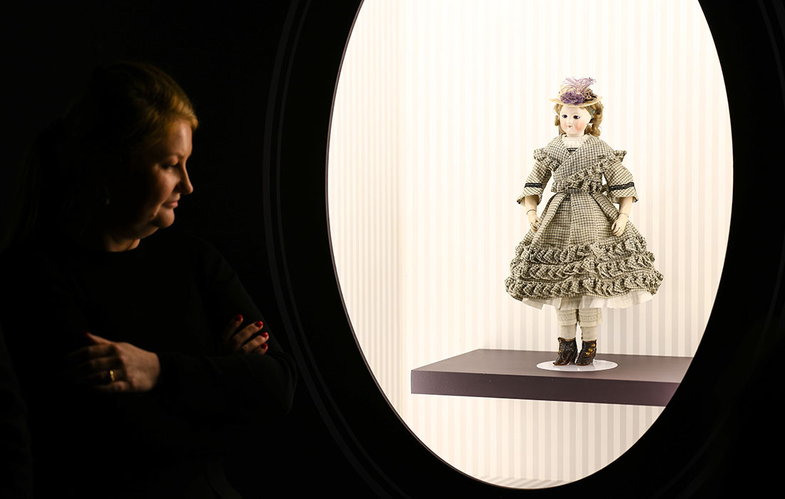 Выставка "Августейшие. Куклы" в Москве