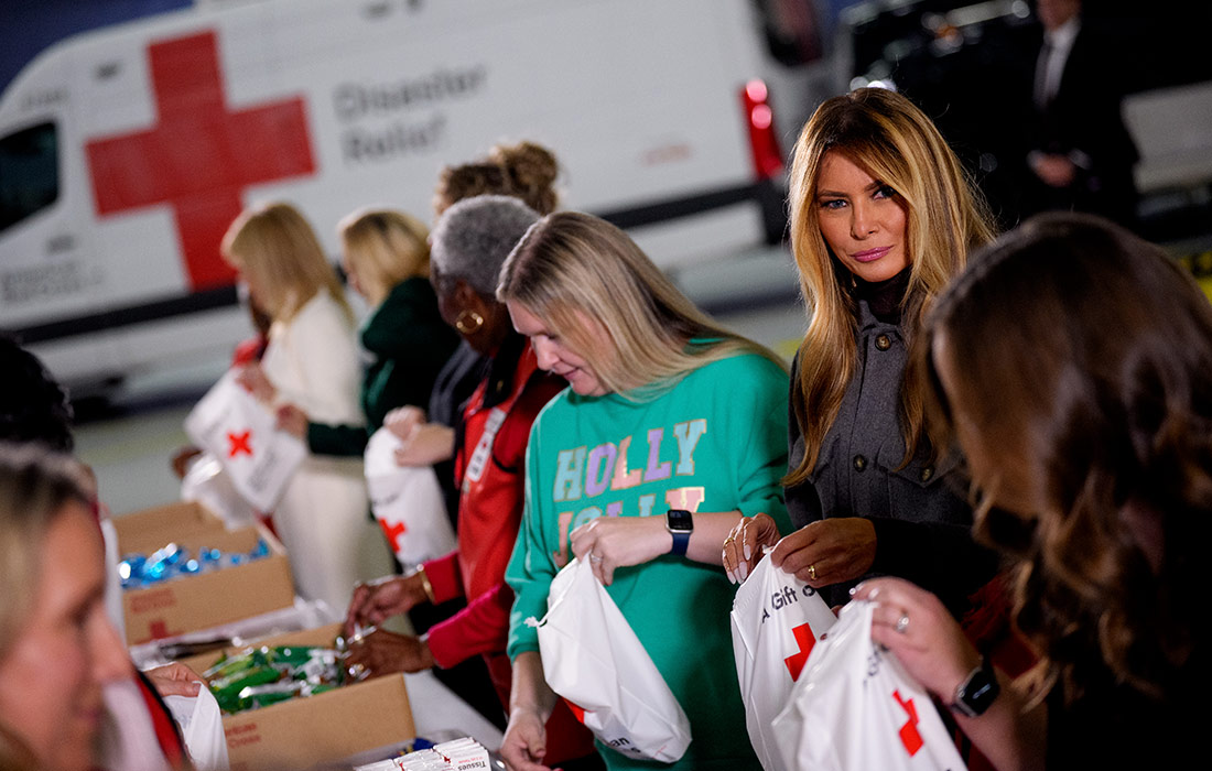 Первая леди США Мелания Трамп проводит мероприятие Красного Креста с супругами военнослужащих на военной базе Эндрюс