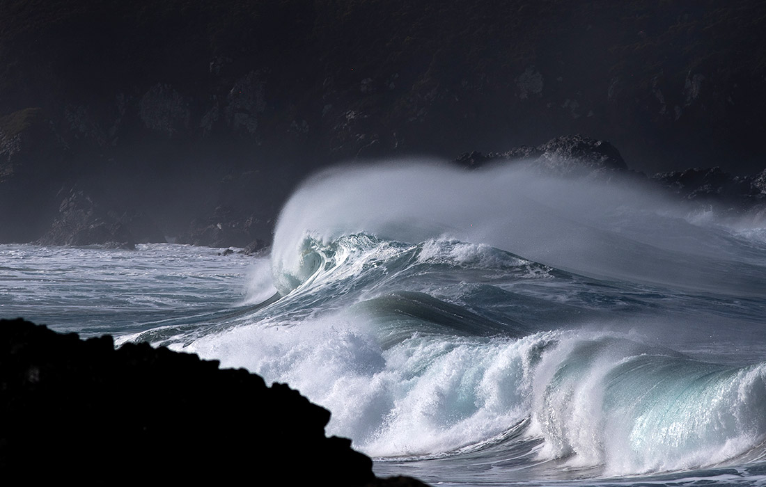 Оранжевый уровень погодной опасности из-за высоких волн объявлен на северо-западе Испании
