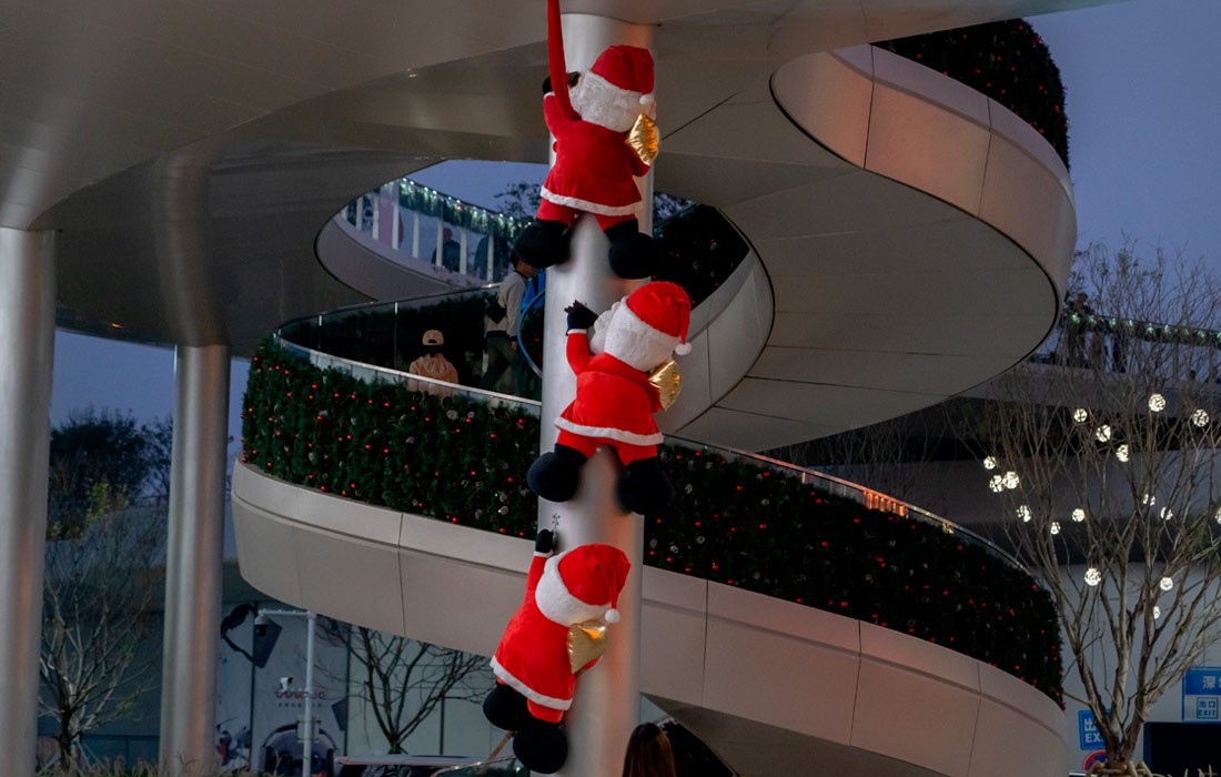 Рождественская атмосфера в торговом центре в Шэньчжэне, Китай